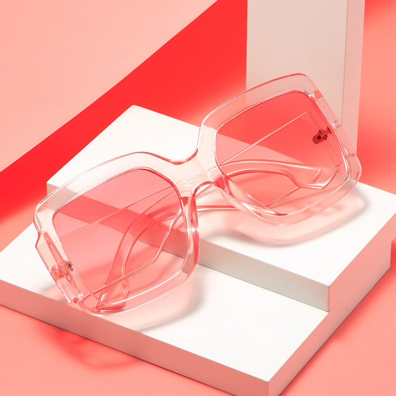 Wholesale Fashionable accessories for traveling and driving: large frame sunglasses